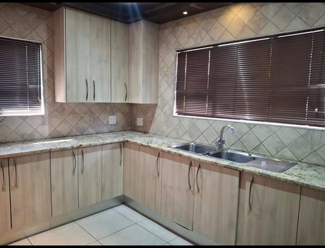 4 BEDROOM PROPERTY TO RENT IN VANDERBIJLPARK SE 8